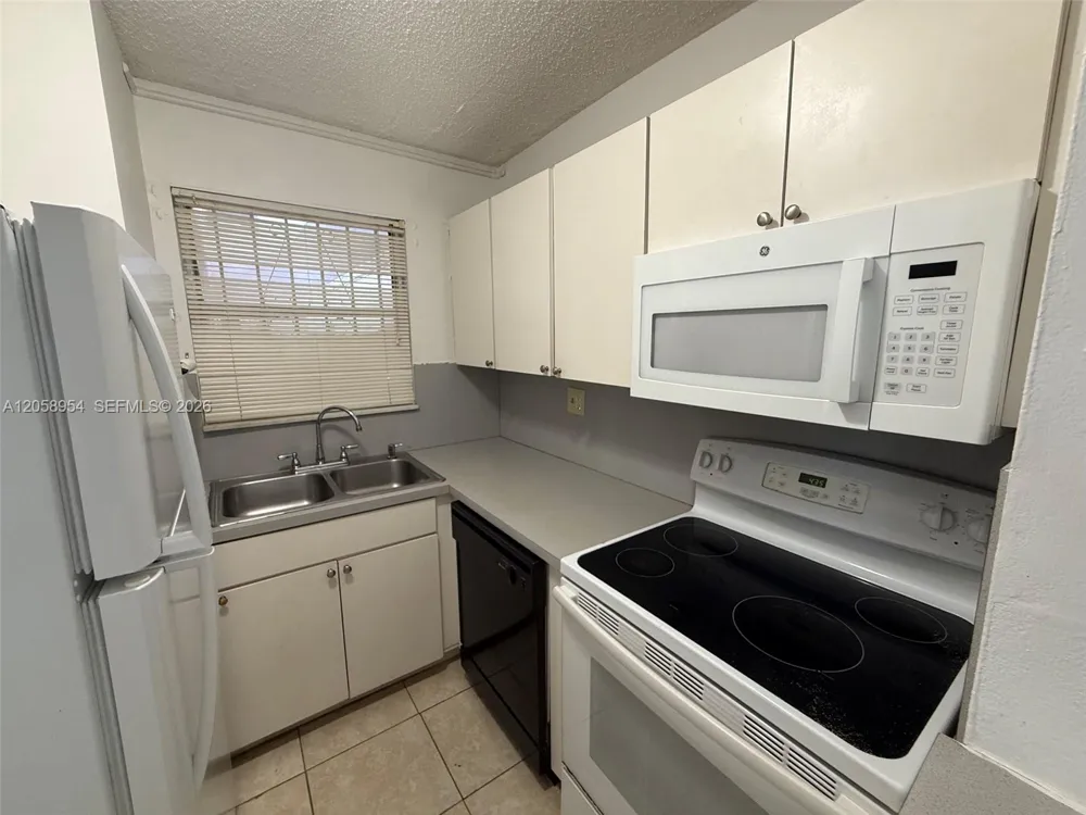 8841 W Flagler St #202 Miami, FL 33174