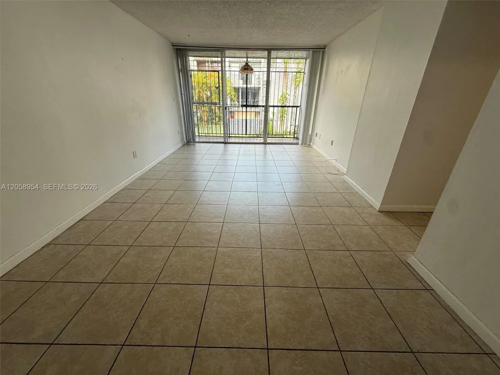 8841 W Flagler St #202 Miami, FL 33174