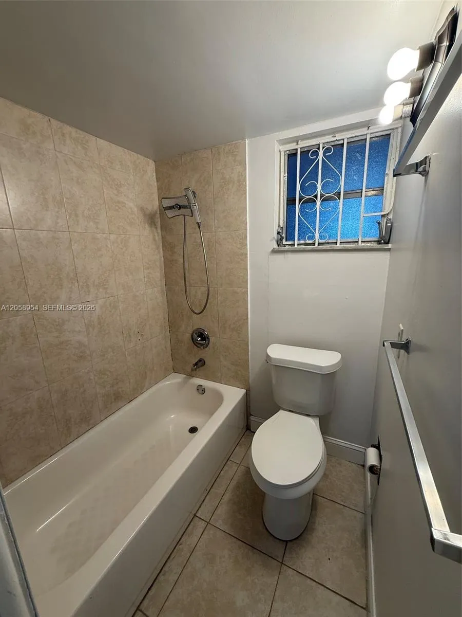 8841 W Flagler St #202 Miami, FL 33174