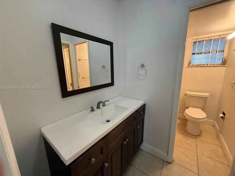 8841 W Flagler St #202 Miami, FL 33174