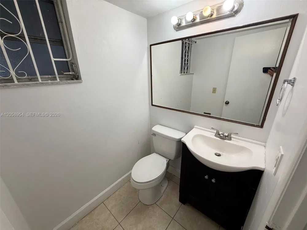 8841 W Flagler St #202 Miami, FL 33174