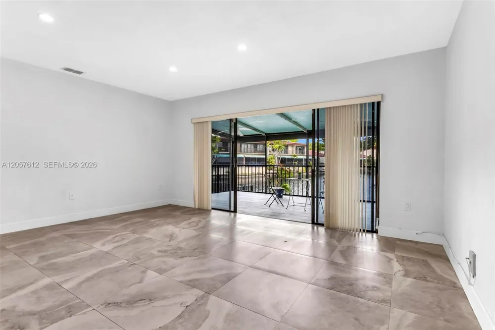 8350 Dundee Ter Miami Lakes, FL 33016