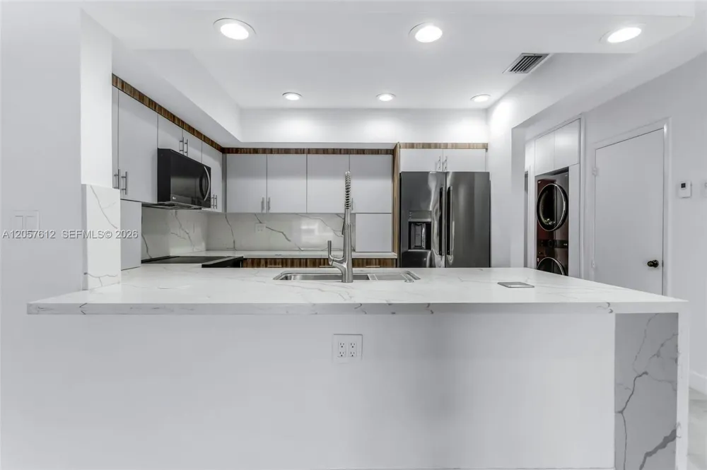 8350 Dundee Ter Miami Lakes, FL 33016
