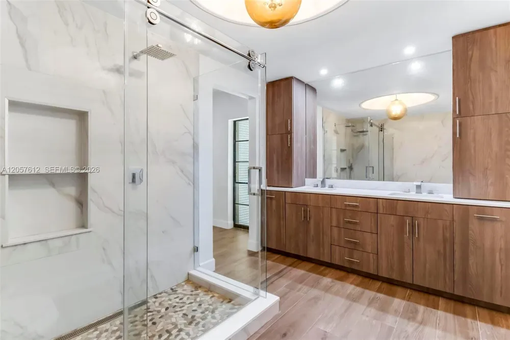 8350 Dundee Ter Miami Lakes, FL 33016