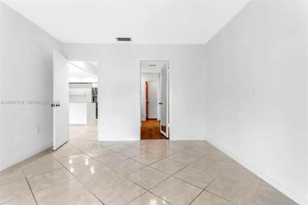 8350 Dundee Ter Miami Lakes, FL 33016