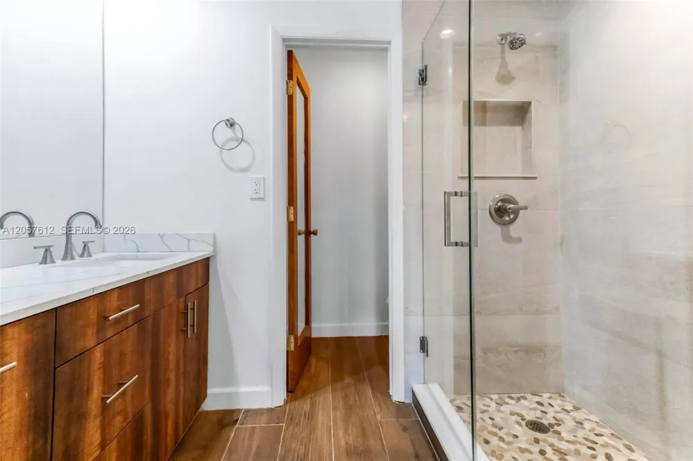 8350 Dundee Ter Miami Lakes, FL 33016