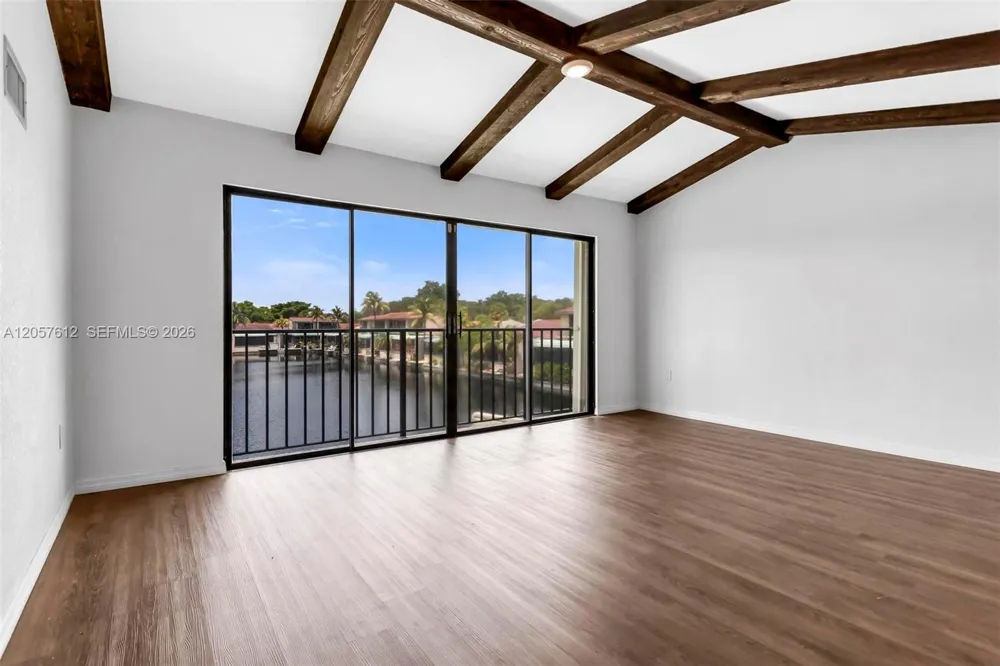 8350 Dundee Ter Miami Lakes, FL 33016