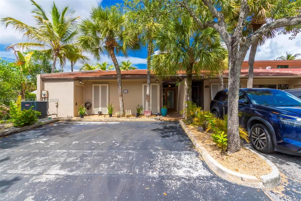 8350 Dundee Ter Miami Lakes, FL 33016