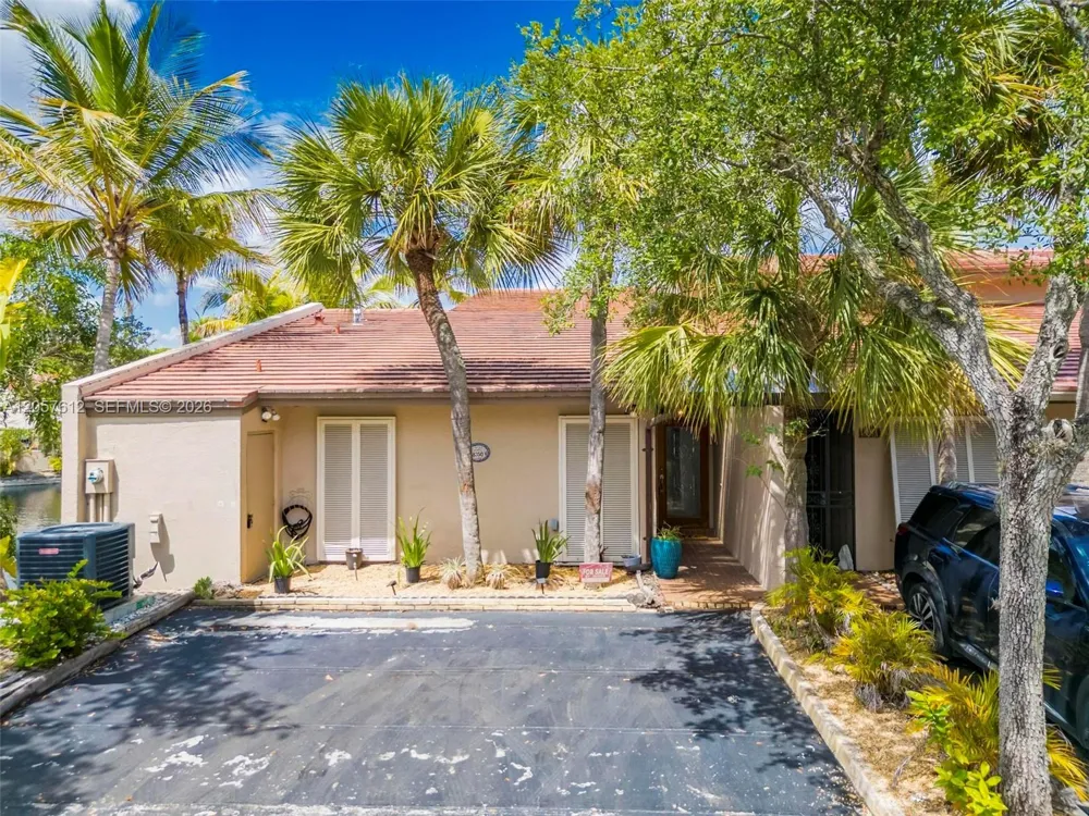 8350 Dundee Ter Miami Lakes, FL 33016