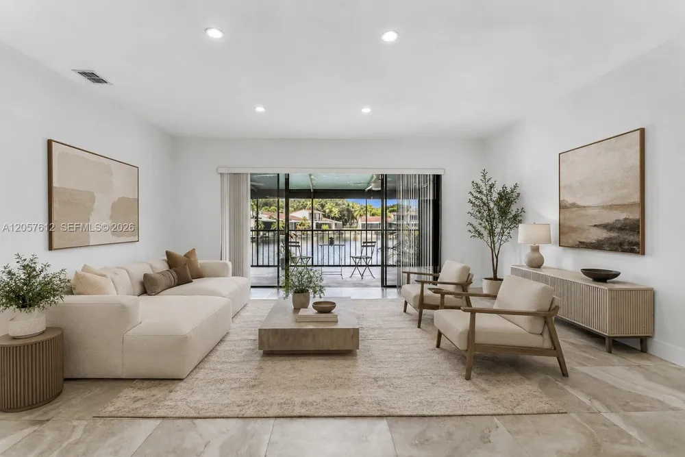 8350 Dundee Ter Miami Lakes, FL 33016