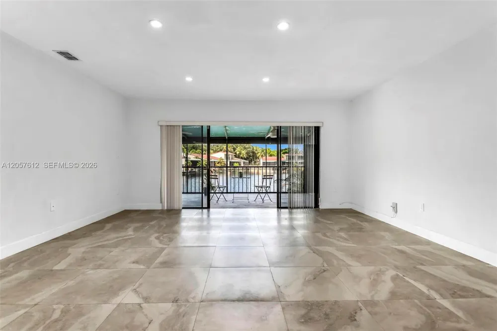 8350 Dundee Ter Miami Lakes, FL 33016