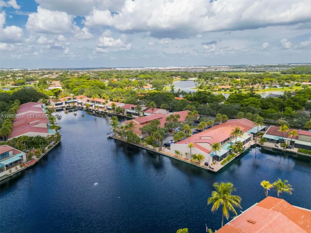 8350 Dundee Ter Miami Lakes, FL 33016