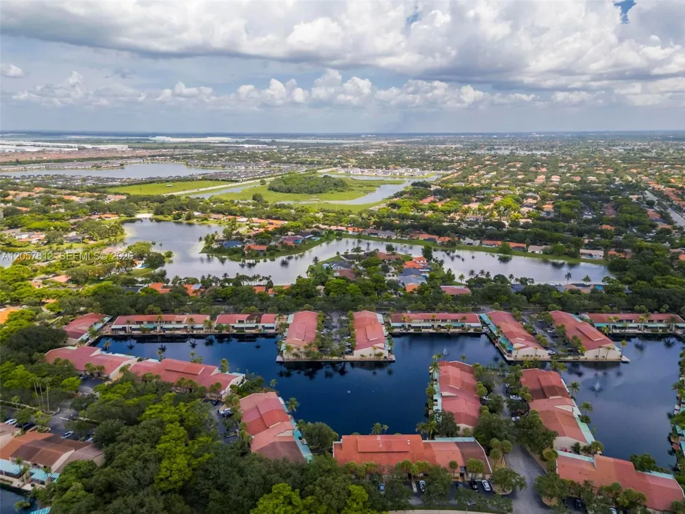 8350 Dundee Ter Miami Lakes, FL 33016
