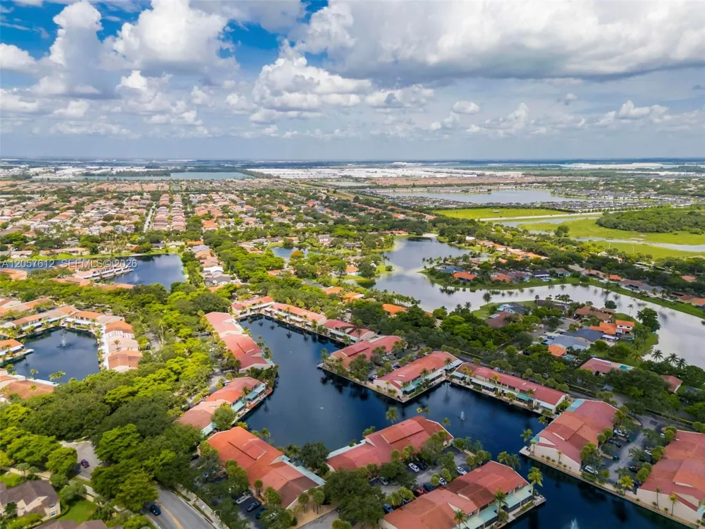 8350 Dundee Ter Miami Lakes, FL 33016