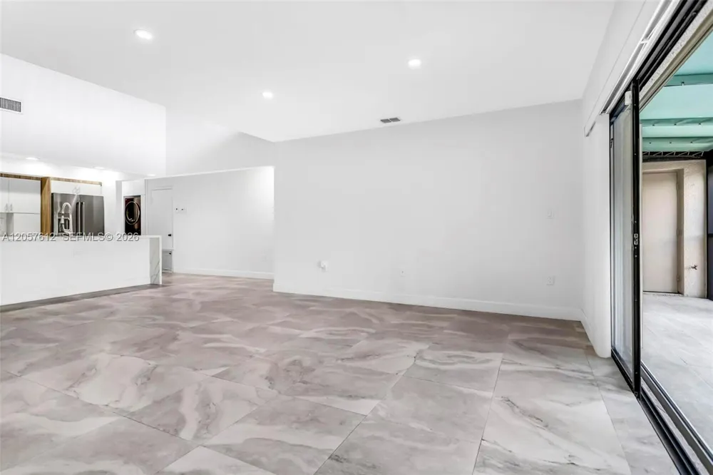 8350 Dundee Ter Miami Lakes, FL 33016