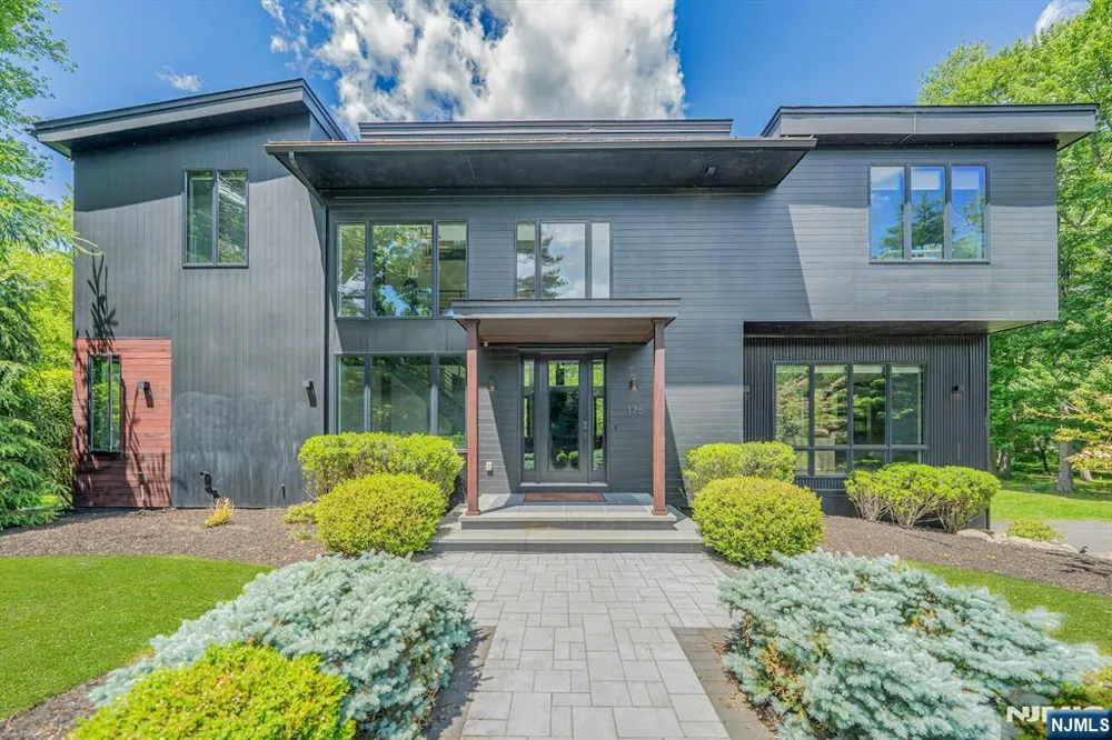 176 Edson Terrace Franklin Lakes, NJ 07417