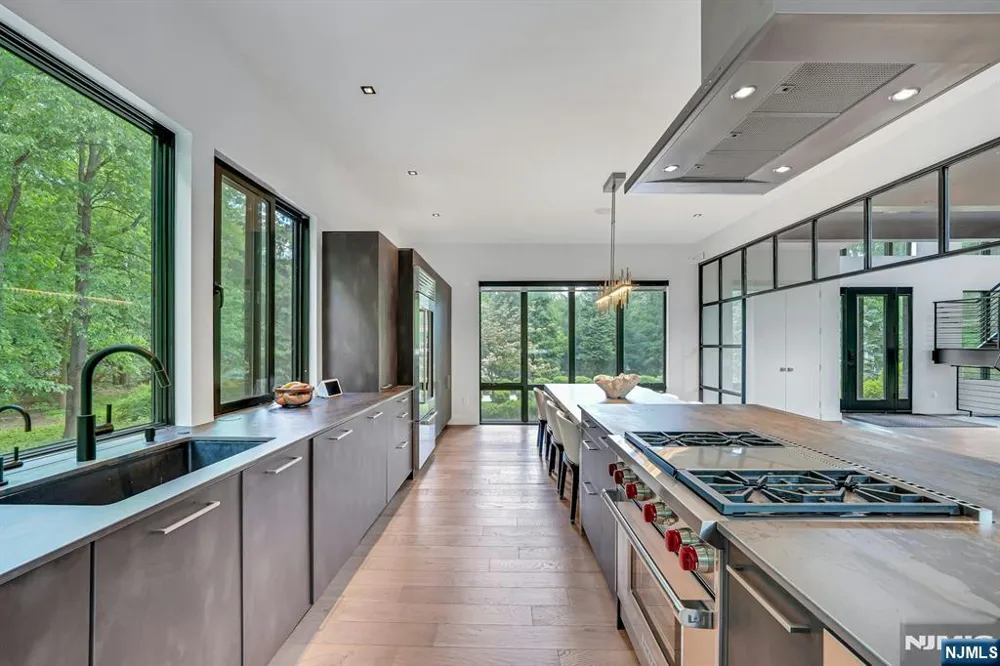 176 Edson Terrace Franklin Lakes, NJ 07417
