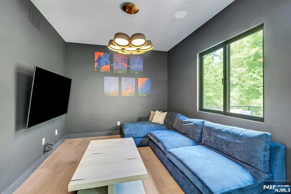 176 Edson Terrace Franklin Lakes, NJ 07417
