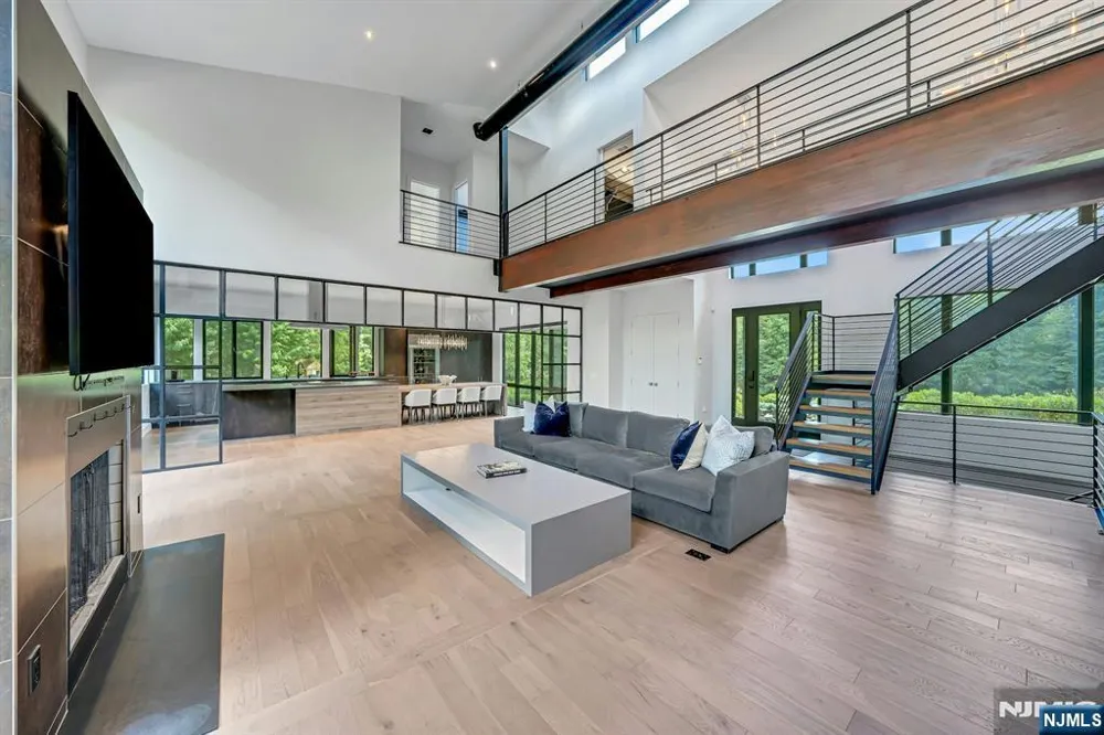 176 Edson Terrace Franklin Lakes, NJ 07417