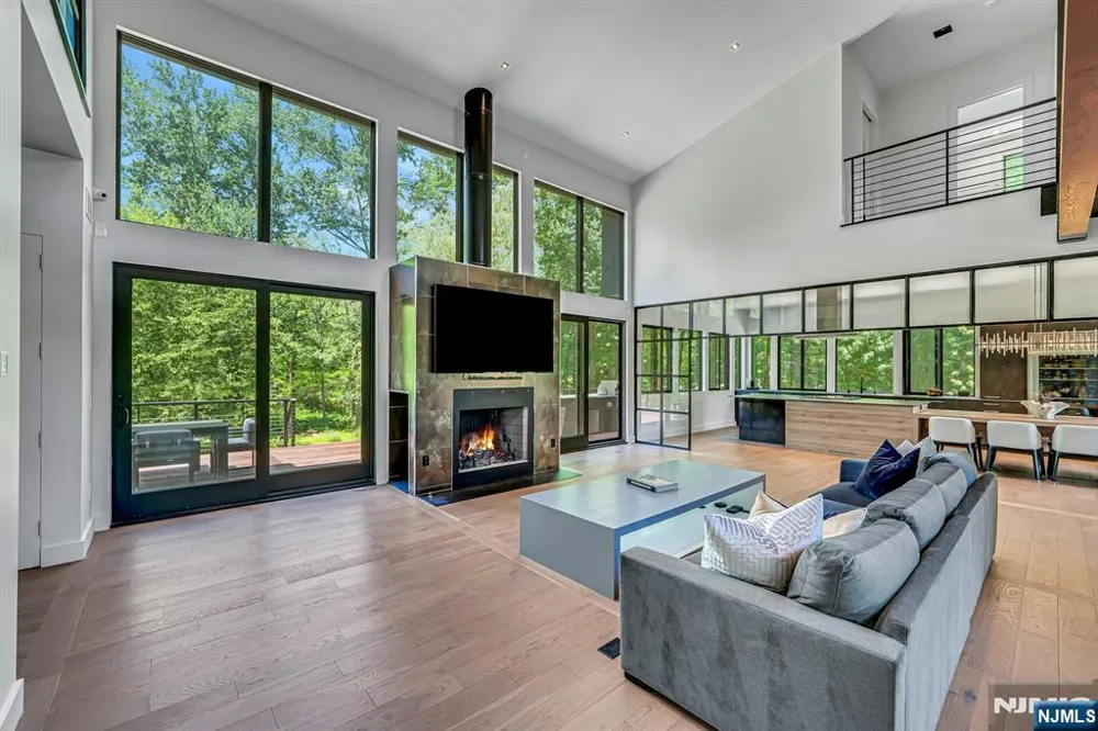176 Edson Terrace Franklin Lakes, NJ 07417