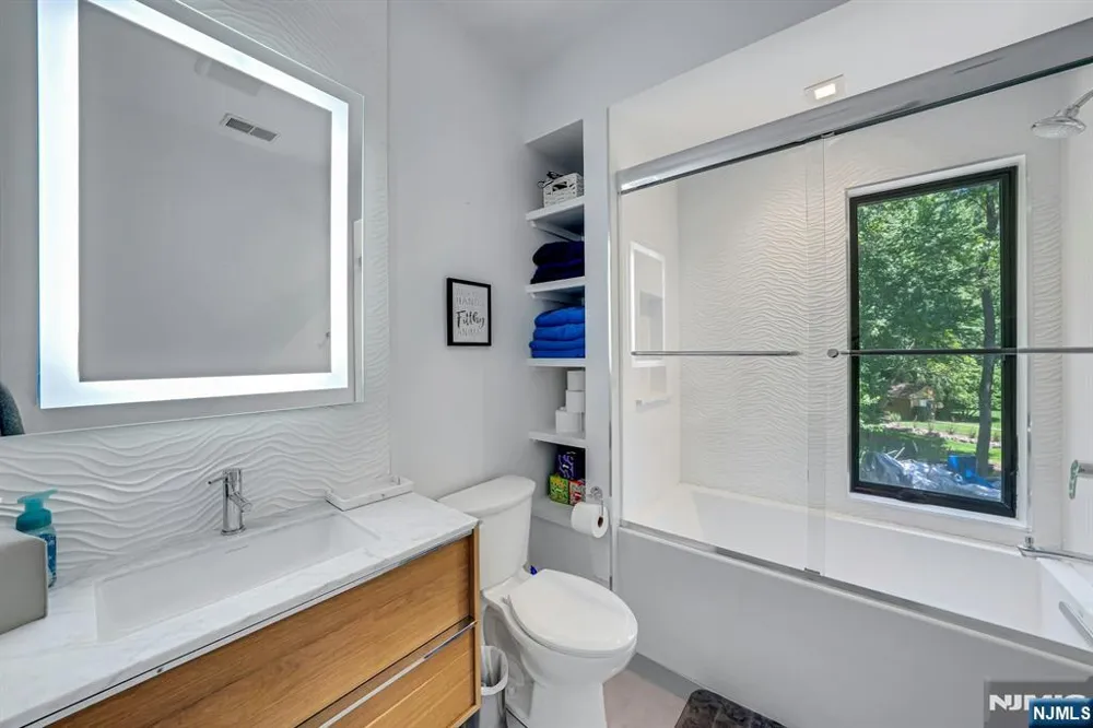 176 Edson Terrace Franklin Lakes, NJ 07417