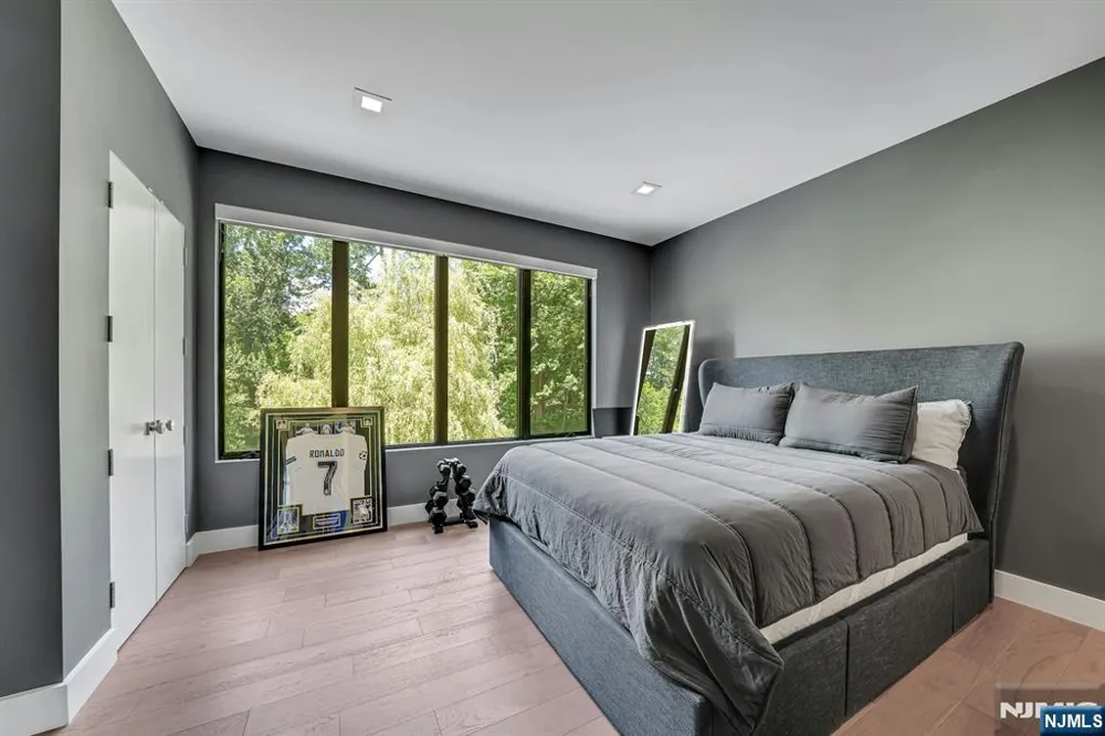176 Edson Terrace Franklin Lakes, NJ 07417