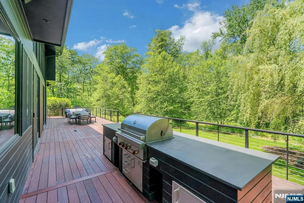 176 Edson Terrace Franklin Lakes, NJ 07417
