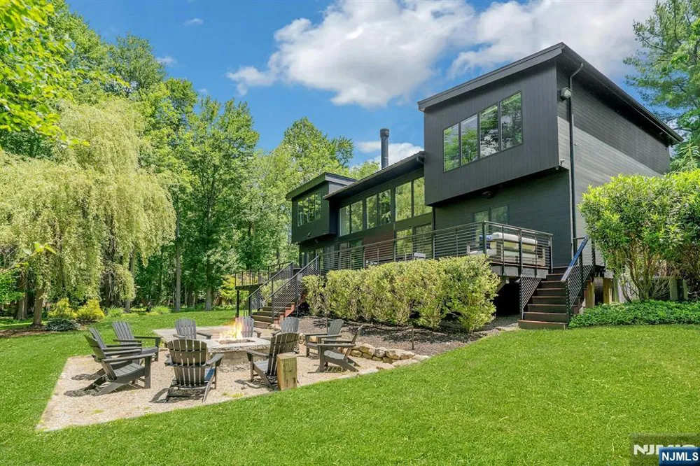 176 Edson Terrace Franklin Lakes, NJ 07417