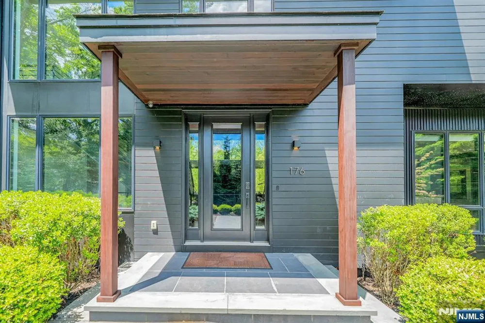 176 Edson Terrace Franklin Lakes, NJ 07417