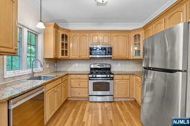 23 Hackensack Avenue Weehawken, NJ 07086