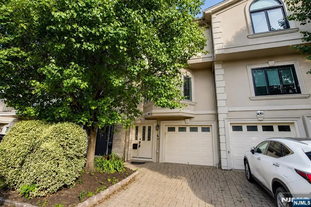 23 Hackensack Avenue Weehawken, NJ 07086