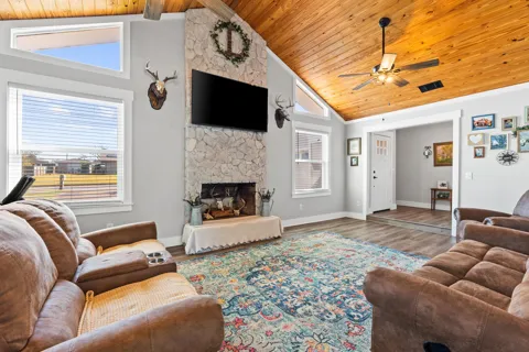 3007 Longwood Circle