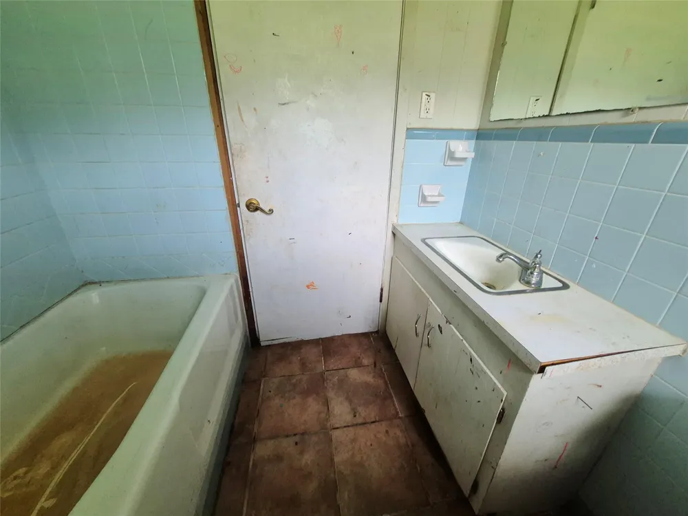 4108 County Road 784 Buna, TX 77612