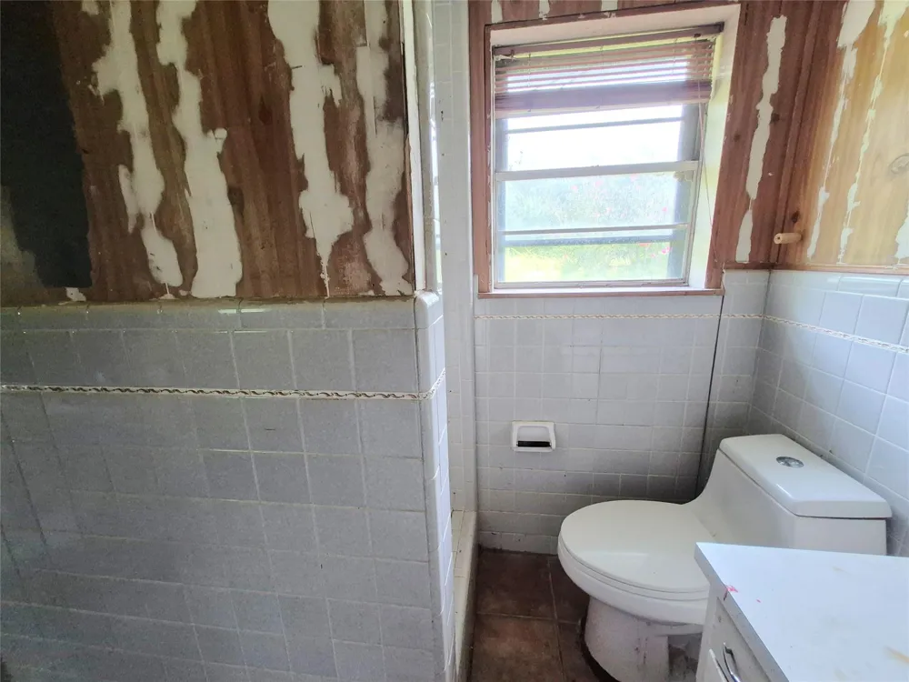 4108 County Road 784 Buna, TX 77612