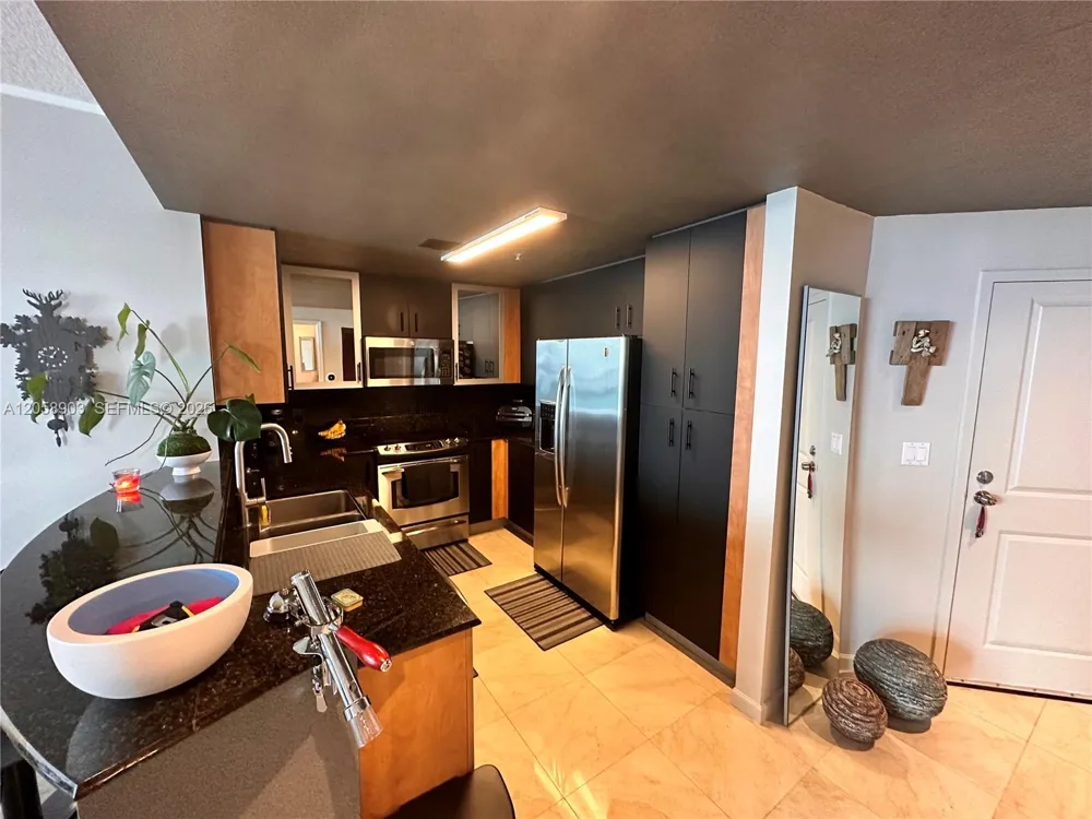 7900 Harbor Island Dr #1219 North Bay Village, FL 33141