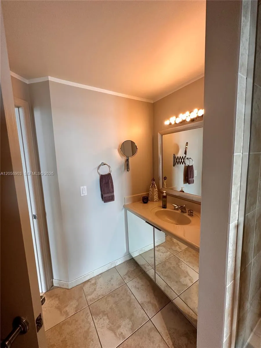 7900 Harbor Island Dr #1219 North Bay Village, FL 33141
