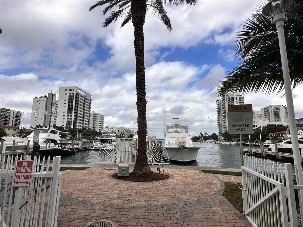 7900 Harbor Island Dr #1219 North Bay Village, FL 33141