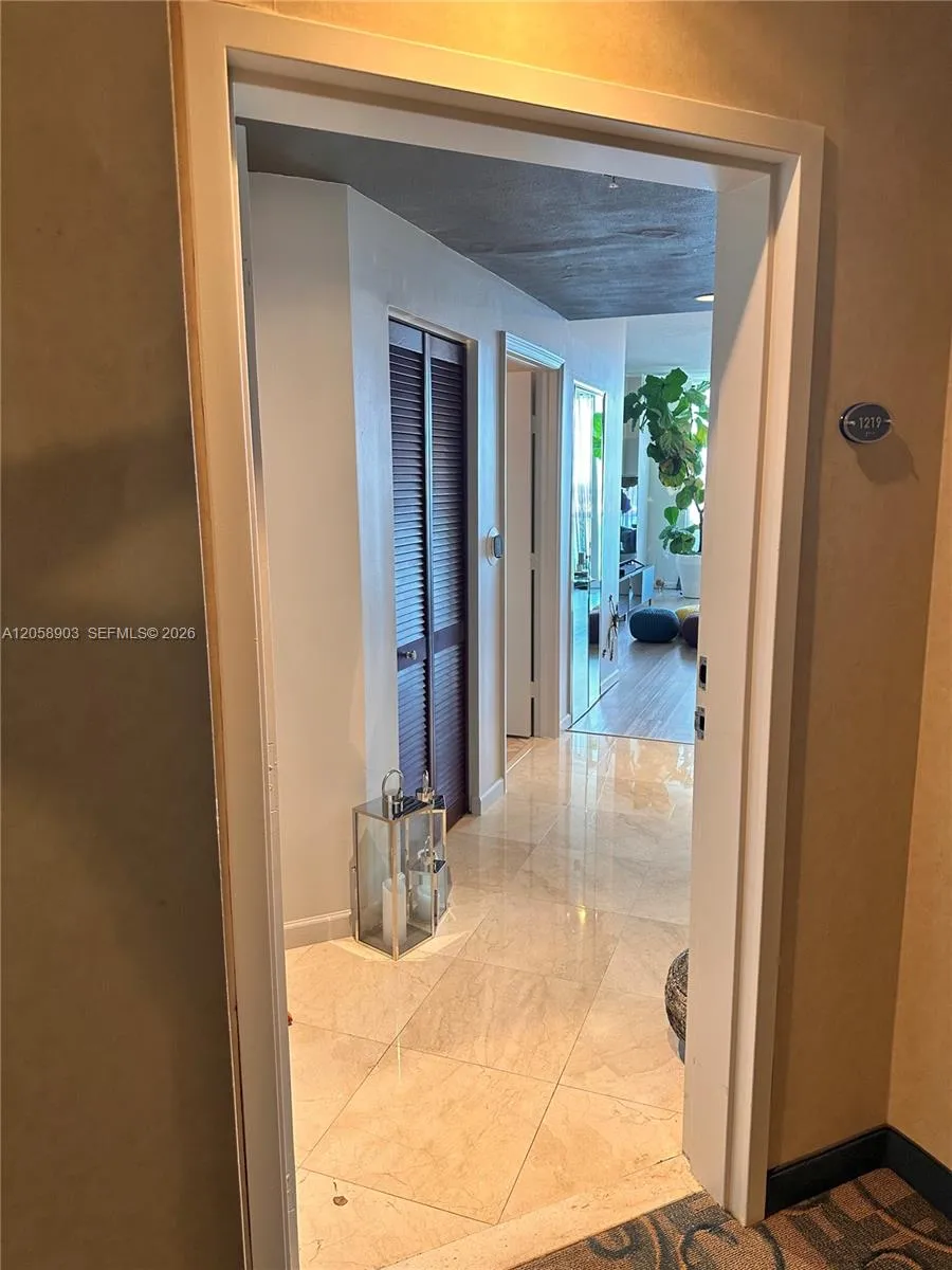 7900 Harbor Island Dr #1219 North Bay Village, FL 33141