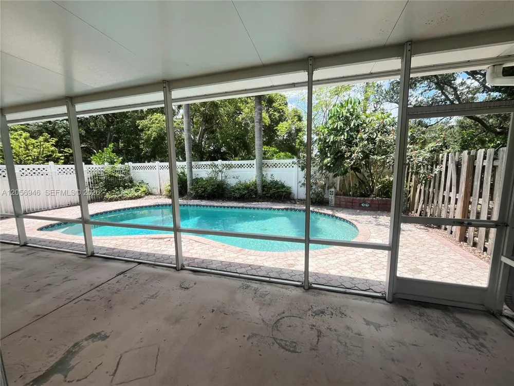 10854 Limeberry Dr Cooper City, FL 33026