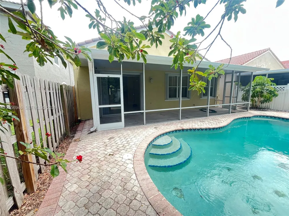 10854 Limeberry Dr Cooper City, FL 33026