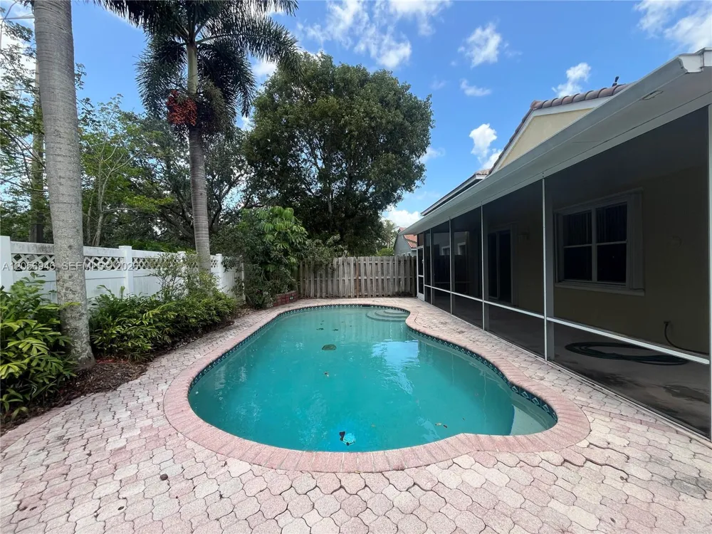 10854 Limeberry Dr Cooper City, FL 33026
