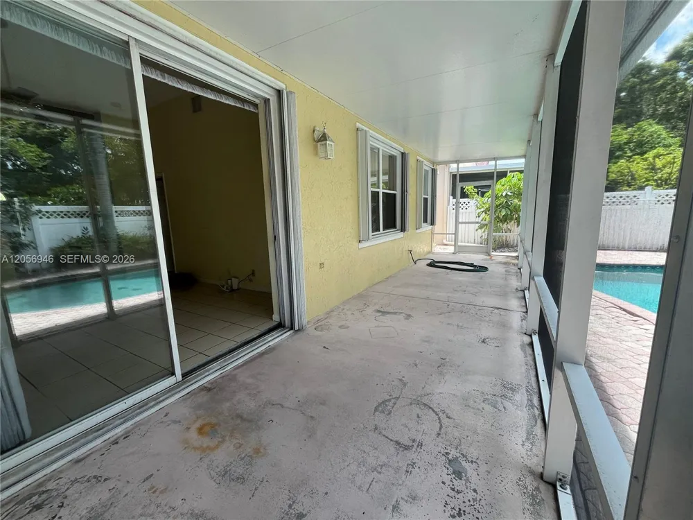 10854 Limeberry Dr Cooper City, FL 33026