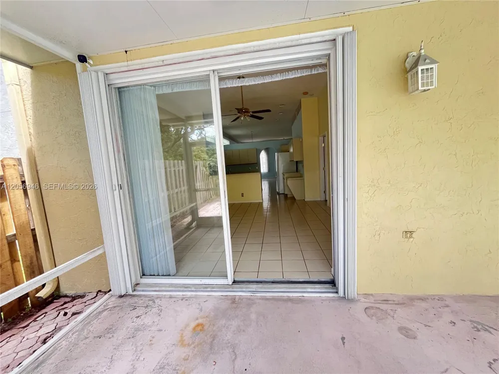 10854 Limeberry Dr Cooper City, FL 33026