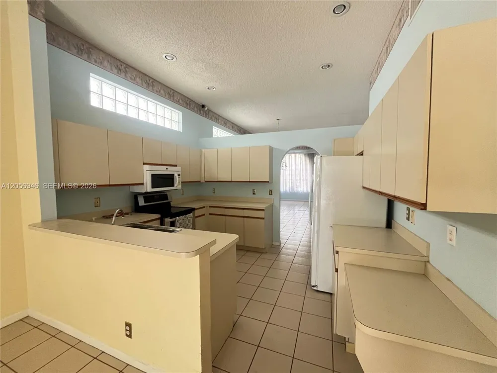 10854 Limeberry Dr Cooper City, FL 33026