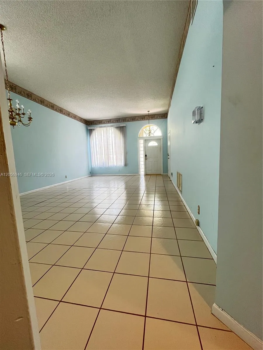 10854 Limeberry Dr Cooper City, FL 33026