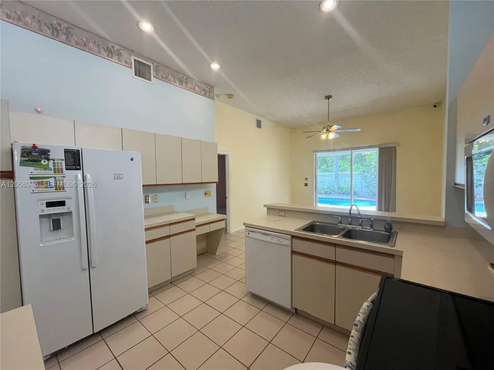 10854 Limeberry Dr Cooper City, FL 33026