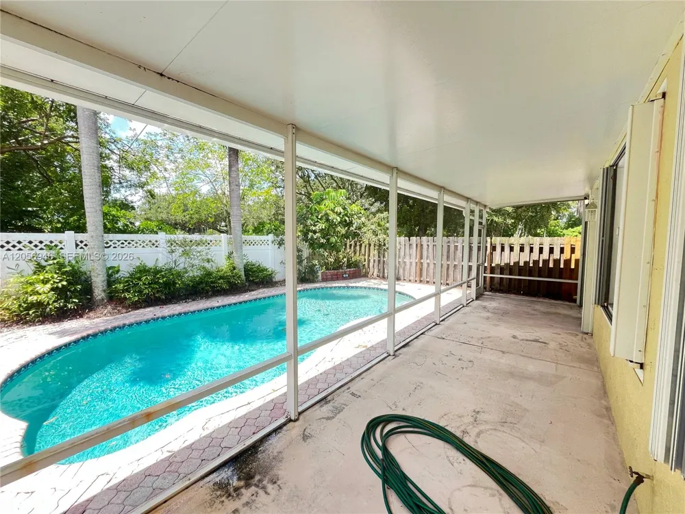 10854 Limeberry Dr Cooper City, FL 33026