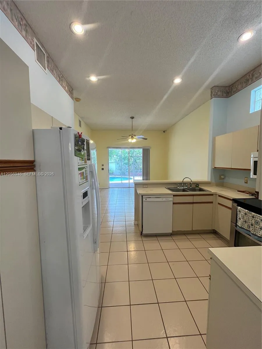 10854 Limeberry Dr Cooper City, FL 33026