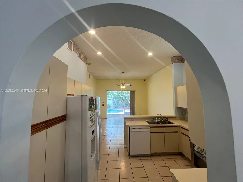 10854 Limeberry Dr Cooper City, FL 33026