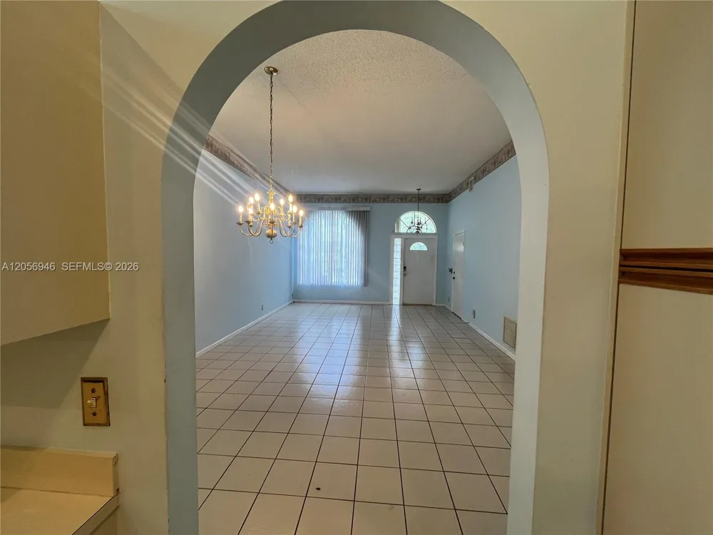 10854 Limeberry Dr Cooper City, FL 33026